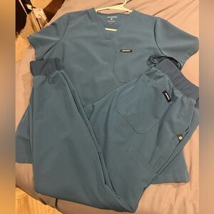 Women’s Jaanuu Scrub set